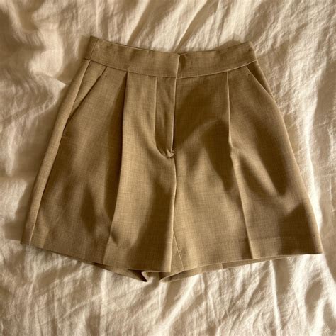 Aritzia Wilfred Oatmeal Pleated Shorts Size Depop