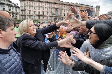 Marine Le Pen On Twitter Un Grand Merci Nos Amis Italiens Qui