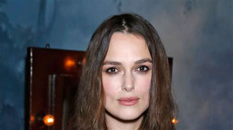 Keira Knightley Updates Nude Makeup With Fresh Pink Lips Vogue