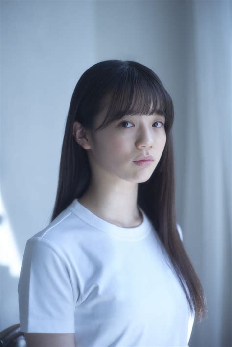 中島瑠菜 乃木坂46五百城茉央、ビッグマックを手に大きな笑顔 画像ギャラリー 810 音楽ナタリー