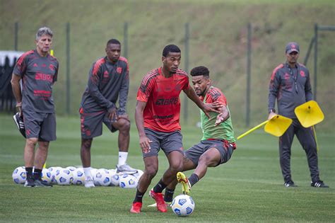 VÍDEO elenco Flamengo treina em Atibaia visando jogo o Fortaleza