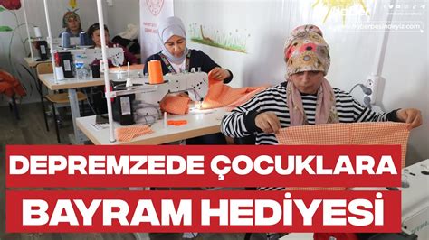 Hatay Da Depremzede Kad Nlar N Dikti I Bayraml Klar Kad N Ve Ocuklar