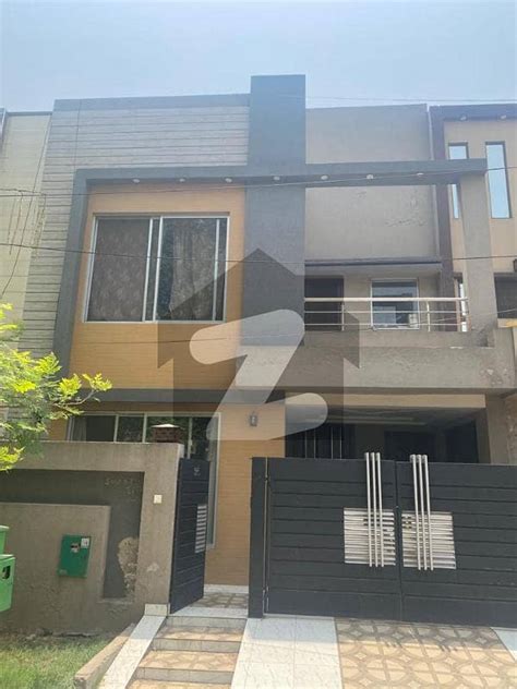 SLIGHTLY USED 5 MARLA HOUSE FOR SALE IN BB BLOCK SECTOR D BAHRIA TOWN