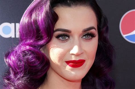 Katy Perry Goes Nude To Flaunt Her Baby Bump In Dreamy Daisies Music