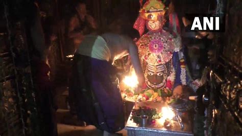 Priests perform 'Bhasma Aarti' at Ujjain's Mahakaleshwar Jyotirlinga ...