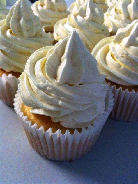 Mama Bea: Vanilla Buttercream Cupcakes