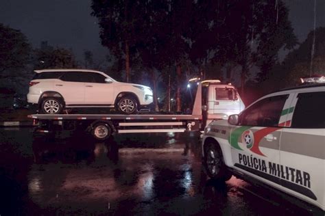 Caminhonete Hilux Tomada De Assalto Na Santa Luzia Encontrada Pela Pm