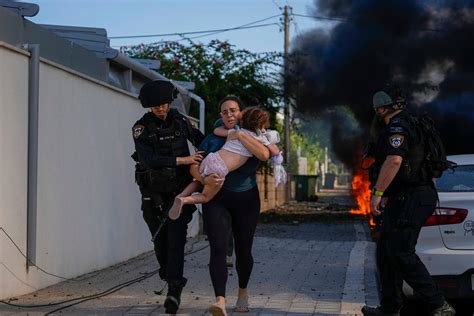 Atak Hamasu na Izrael Są zabici i setki rannych Zbigniew Rau