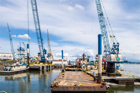 Barges In Vancouver Portland Jt Marine Inc Marine Services Shipyard