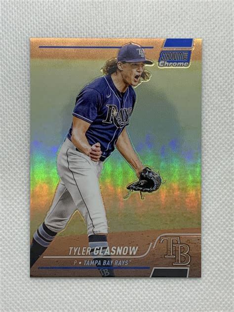 2022 Topps Stadium Club Chrome TYLER GLASNOW 35 199 BLUE REFRACTOR