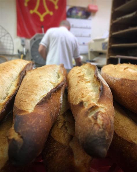 La Baguette au Levain de Deux Gars dans L Pétrin