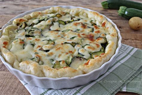 Torta Salata Con Zucchine E Patate Un Rotolo Di Pasta Sfoglia E Un