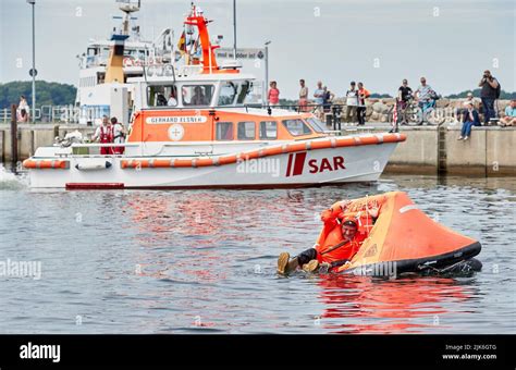 Life Boat Stations Hi Res Stock Photography And Images Alamy