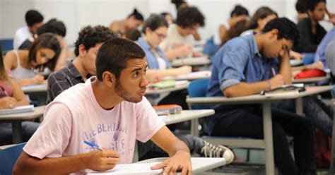 Alunos de graduação da USP podem concorrer a bolsas de monitoria