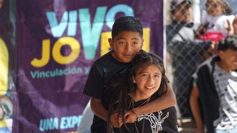 Voluntarios Del Programa Vivo Joven Y Moradores Del Barrio Atucucho