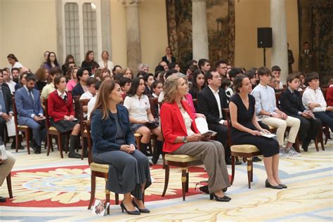 Casa De S M El Rey On Twitter La Infanta Elena Ha Entregado Los