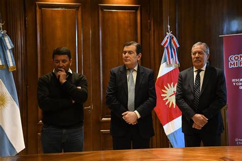 El Gobernador Zamora recibió la visita de alumnos de Loreto Santiago