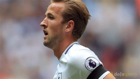 Tottenham Star Harry Kane Stands By Daniel Levy