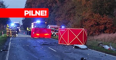 Przerażający wypadek w Wielkopolsce Auto zderzyło się z ciężarówką