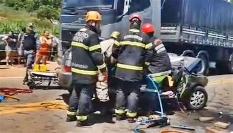 Motorista Morre Preso S Ferragens E Mulher Socorrida Ap S Acidente