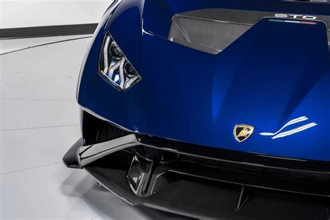 Blu Astraeus Nero Noctis Lamborghini Huracán STO LP640 2