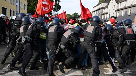 Essen Erster Zusammensto Von Demonstrierenden Mit Polizei Bei Afd