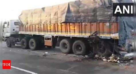 Rajasthan Bus Accident News 3 Killed 24 Injured As Bus Crashes Into Truck On Jaipur Agra