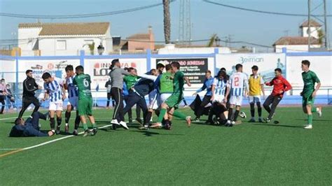 Batalla Campal En Un Partido Entre El Guadalcacín Y El Bollullos Cf