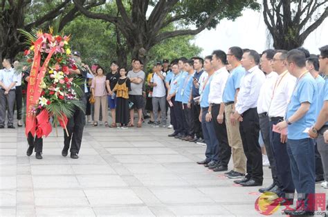 圖集 港青參訪團深圳向鄧小平銅像獻花籃 香港文匯網