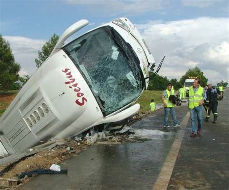 Nueve Heridos Leves Al Volcar Un Autob S En La Autov A A Abc Es