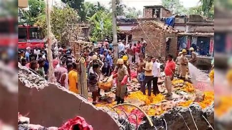 Duttapukur Blast বাড়ির ছাদে পেয়ারে গাছে আটকে দেহ দত্তপুকুরে ভয়াবহ