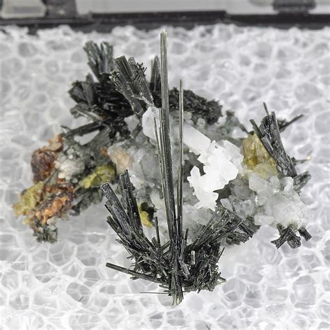 Actinolite With Quartz Epidote Grossular Minerals For Sale