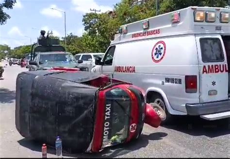 Choque Entre Combi Y Mototaxi En Canc N Deja Cuatro Personas Heridas