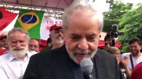 LULA DEIXA A PRISÃO E FAZ DISCURSO ASSISTA YouTube