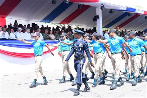 Servicio Militar Voluntario Participa En El Desfile Militar Del De