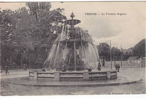 Troyes CPA 10 Aube TROYES La Fontaine Argence Carte Postale