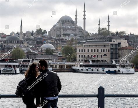 Couple Kissing Front Suleymaniye Mosque Istanbul Editorial Stock Photo