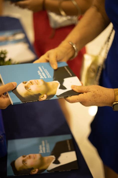 Ponen en circulación libro Javier estás sano