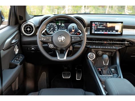 2025 Alfa Romeo Tonale: 74 Interior Photos | U.S. News