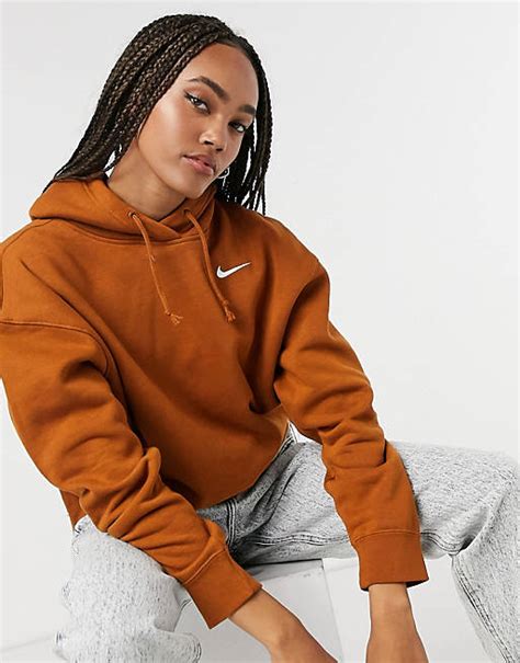 Nike Mini Oversized Trainingsanzug Mit Swoosh Logo In Braun Asos