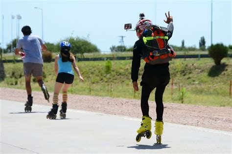 7 Mil Kilómetros En Patines El Argentino Que Busca Unir La Matanza Con Colombia Sobre Dos