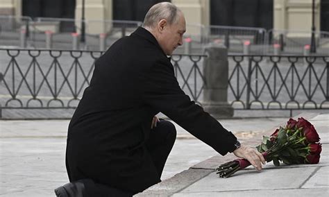 Putin Awkwardly Climbs Out Of Limo And Stiffly Lays Flowers In Moscow