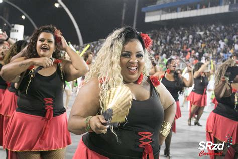 Camisa Verde E Branco Abre Vagas Para Ala Plus Size