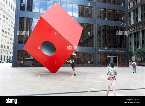 Cube sculpture hi-res stock photography and images - Alamy