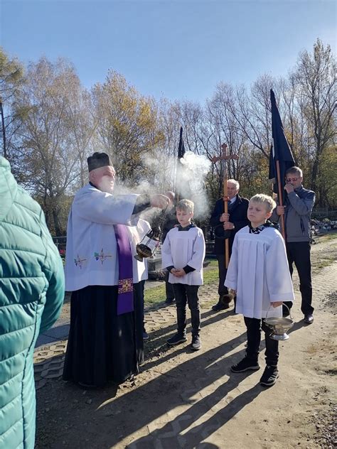 WSZYSTKICH ŚWIĘTYCH PROCESJA NA CMENTARZU 01 11 2023R Parafia św