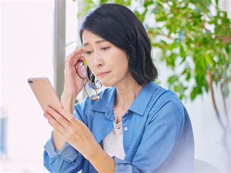 隠れ老眼に要注意！老眼に気づきにくい人とは？ ハルメク美と健康