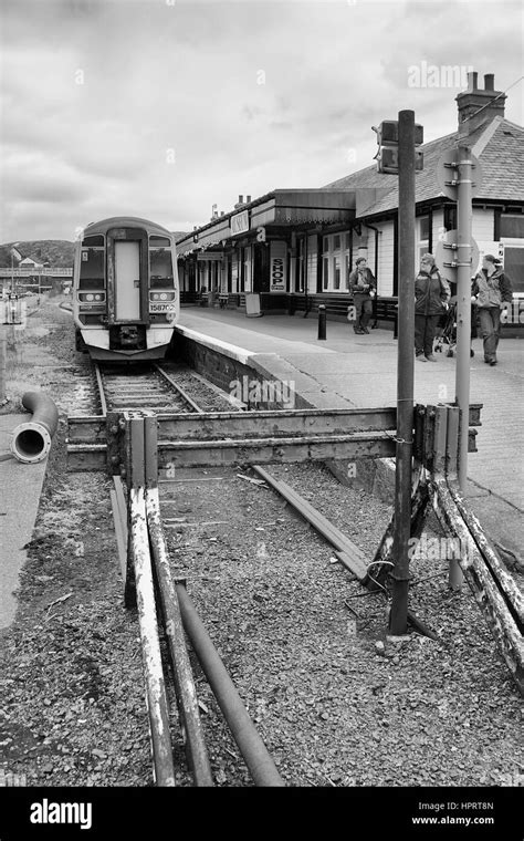 Train at the railway station in Kyle of Lochalsh, Scotland Stock Photo ...