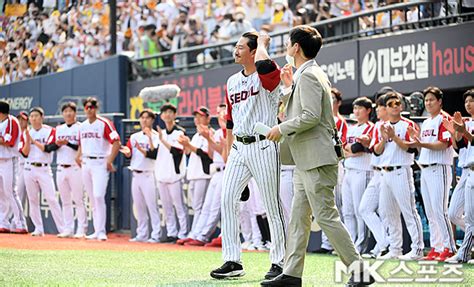 은퇴식 향하는 박용택 `만감이 교차` Mk포토 Mk스포츠