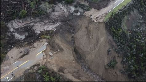 VIDEO: Landslide in US California due to severe rainfall