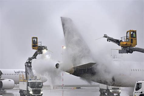 Winterchaos Am Flughafen Frankfurt Fraport Streicht Starts Und Landungen